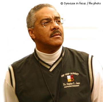 (SYRACUSE)--March 6--Syracuse City School's Superintendent Stephen C. Jones has accepted an offer to lead the Norfolk, VA city schools.