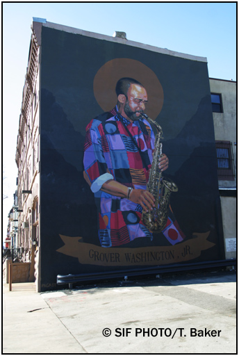 Grover in Philly philly-mural-grover-arch1
