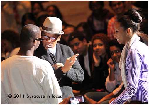 D.L. Hughley tries to make a love connection between students at Syracuse Unviersity