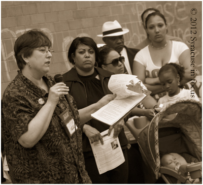 Barrie Gewanter speaks to the crowd at the Raul Pinet, Jr. Vigil at the Justice Center.