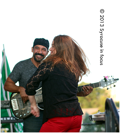 Rhonda Arns dances to the sounds of Edgar Pagans bass (Jazz in the City)