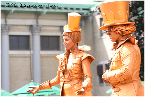 Coppertone Twins near the Colonnade: Living Statues