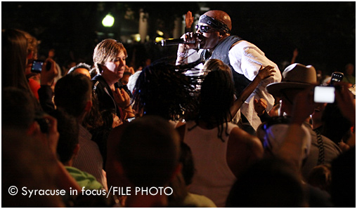 Hammer surfs the State Fair crowd