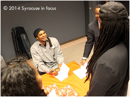 Etan Thomas signs books on the SU campus