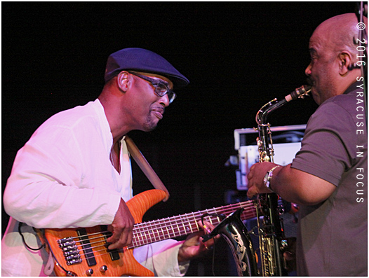 Gerald Veasley (left) and Walter Beasley jammed at the New York State Fair on Saturday night.