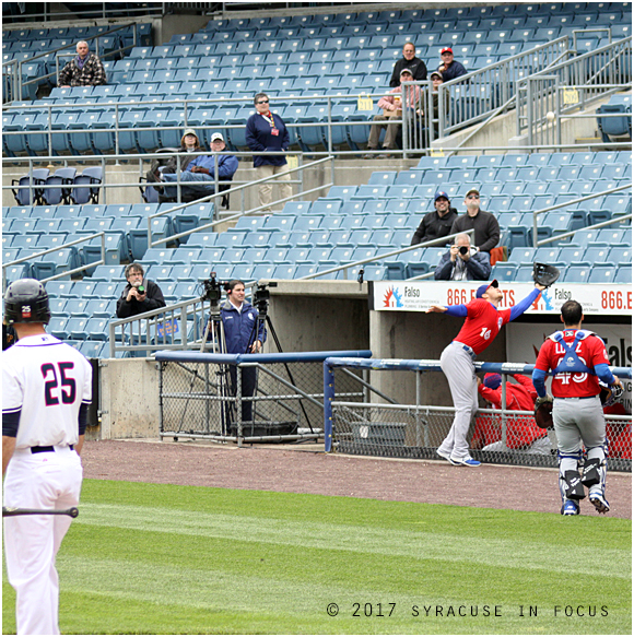 Chiefs DH Clint Robinson pops out to first baseman Shane Opitz in foul territory.